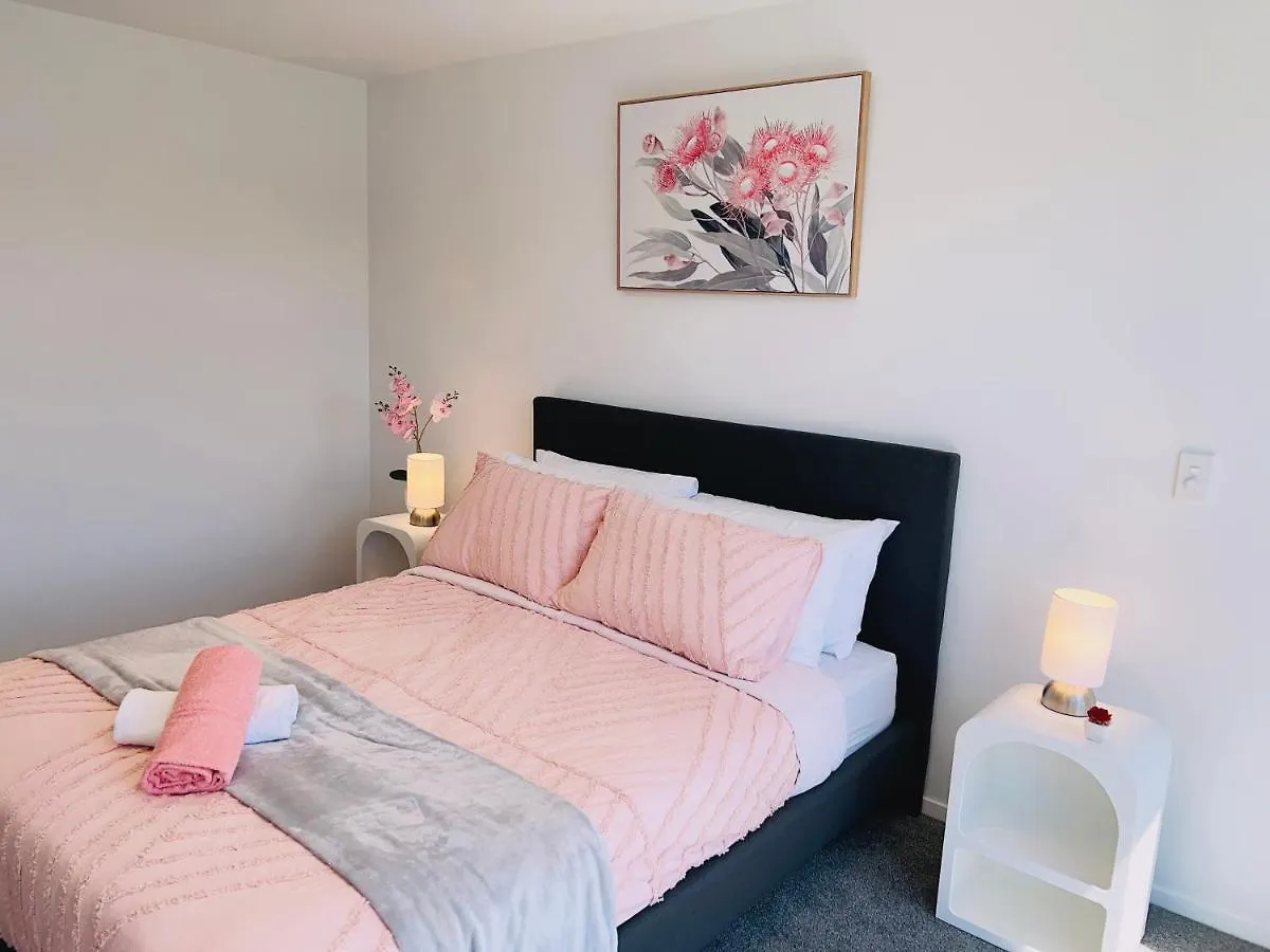 Walking Distance To Riverside Market & Hospital Christchurch Apartment