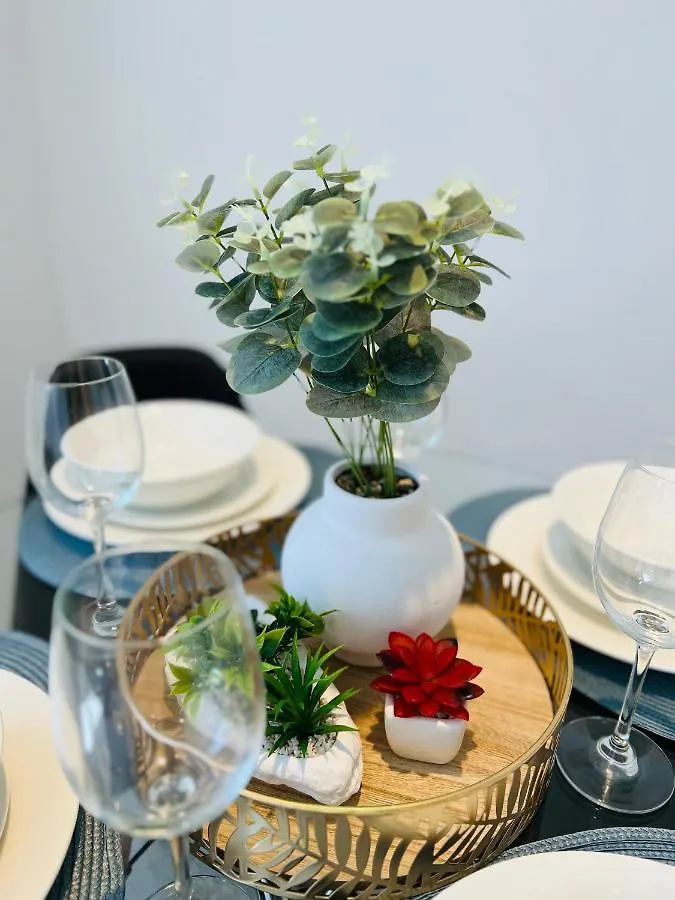 Walking Distance To Riverside Market & Hospital Christchurch Apartment