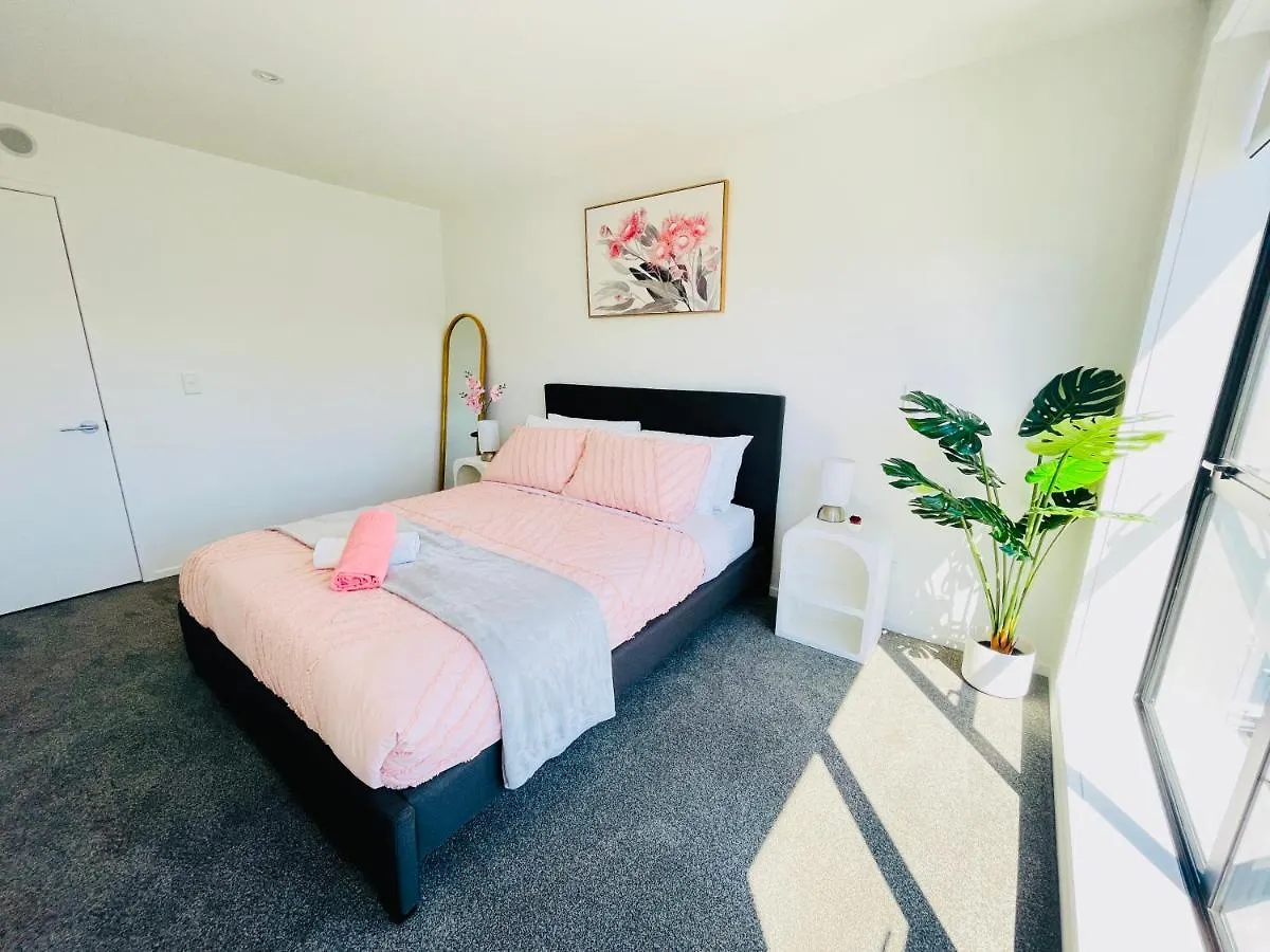 Walking Distance To Riverside Market & Hospital Christchurch
